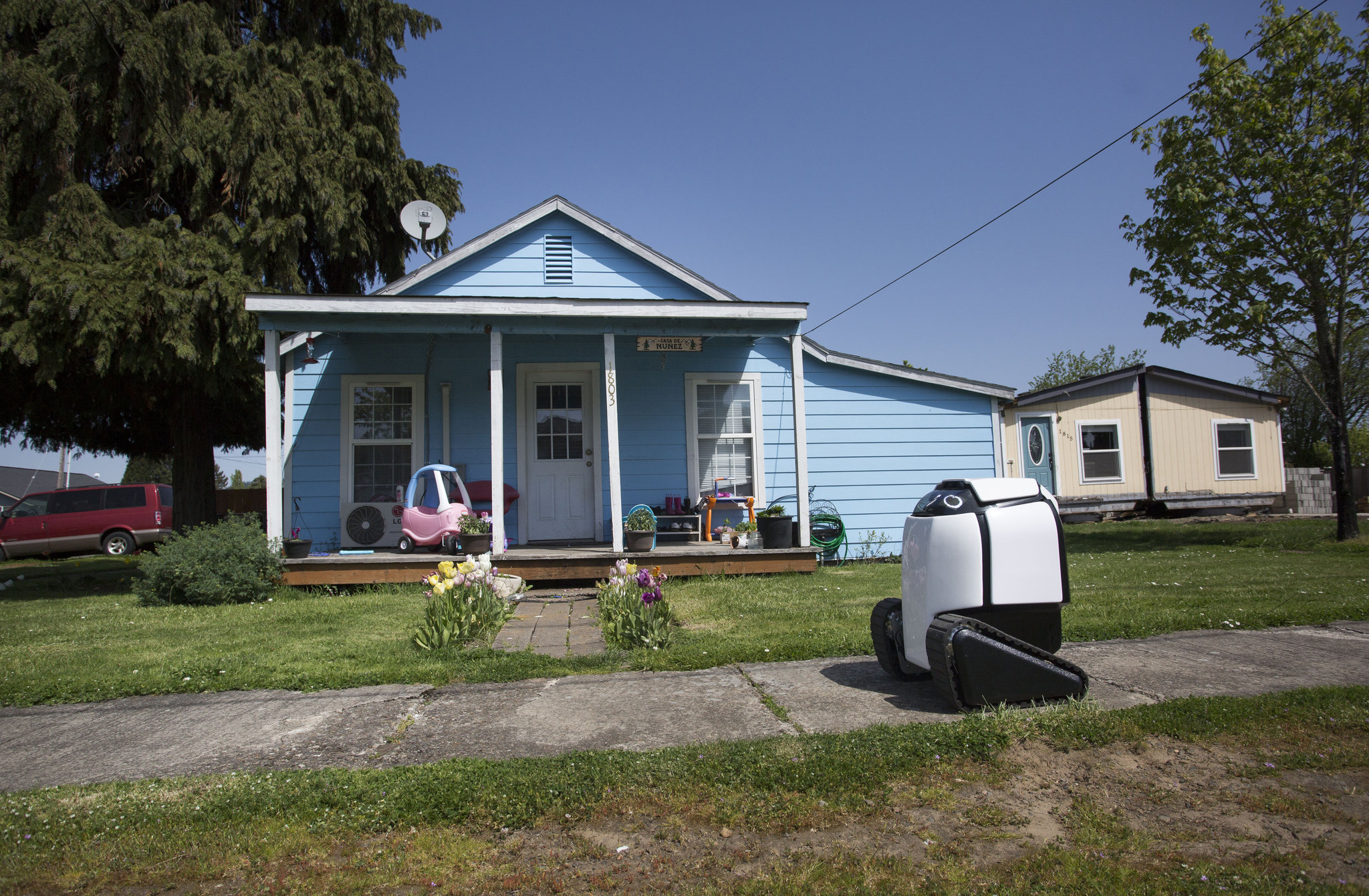 A delivery robot rolled through a neighborhood in Philomath, Ore., in April. The robot’s inventor is a native of the town and hopes that with more people shopping online, such robots will take off, reducing traffic and pollution.